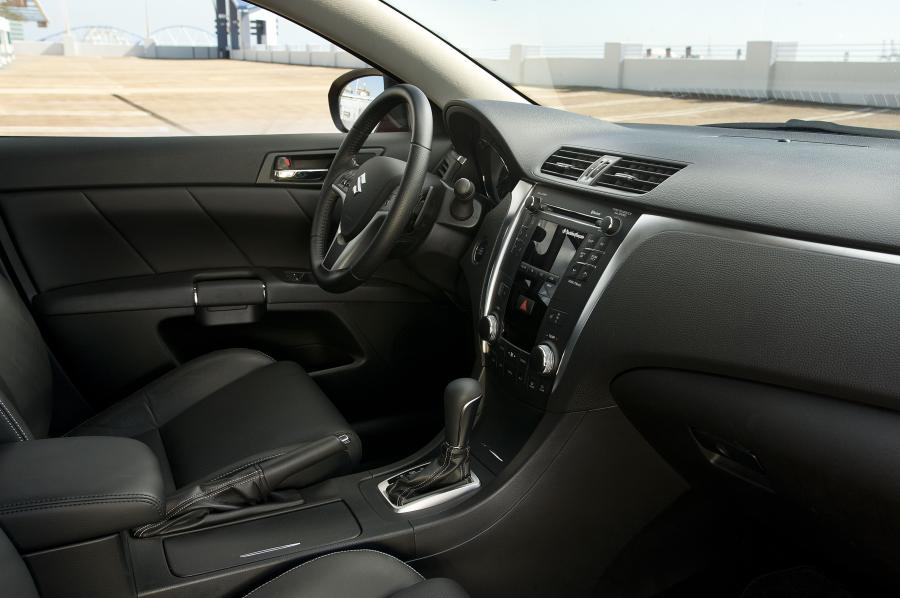  Suzuki Kizashi Sport 2011 года  (фото 8 из 63)
